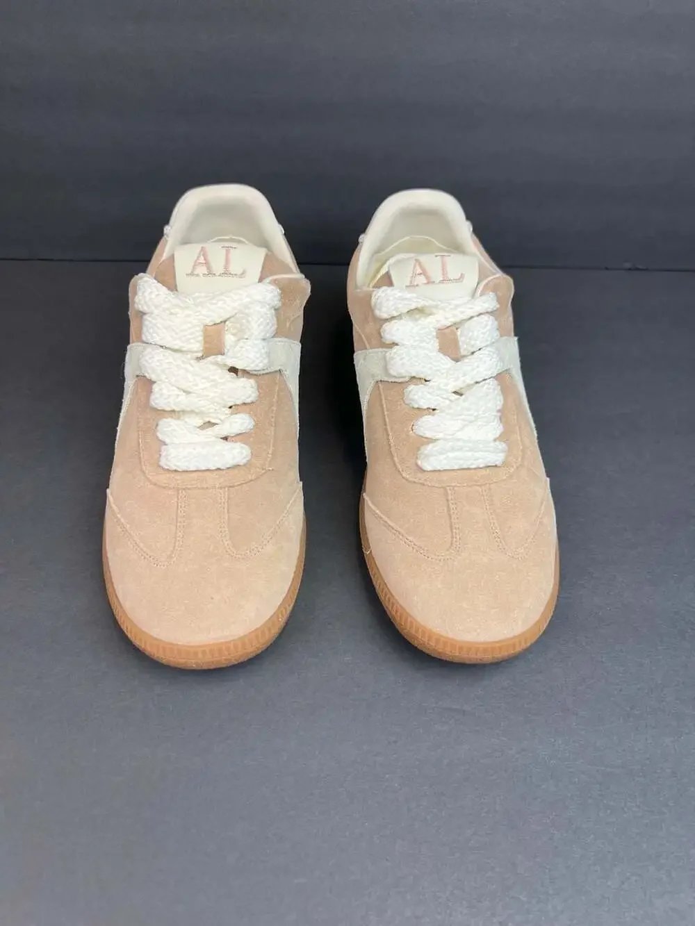 Anna Luisa Milano Suede Gum Sole Low-Top Sneakers Women’s US Size 11